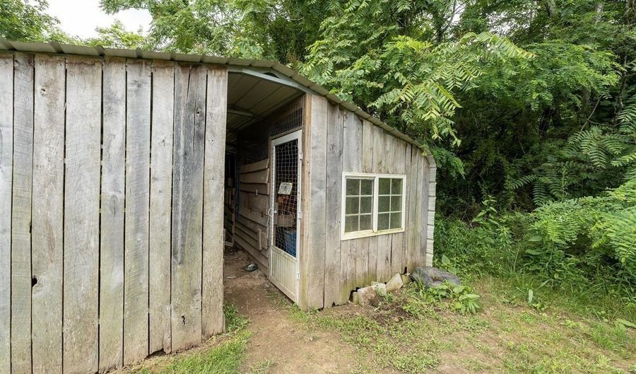 136 Martin Cemetery Rd, Beaumont, KY 42124 - 4 Beds, 2 Bath