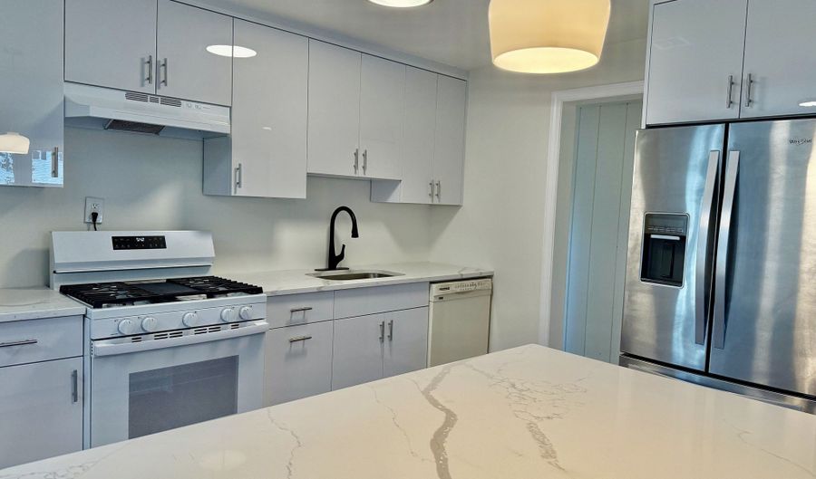 194 Courtland Ave, Stamford, CT 06906 - 4 Beds, 2 Bath