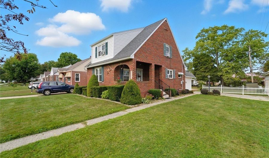 1811 E 30th St, Ashtabula, OH 44004 - 3 Beds, 2 Bath