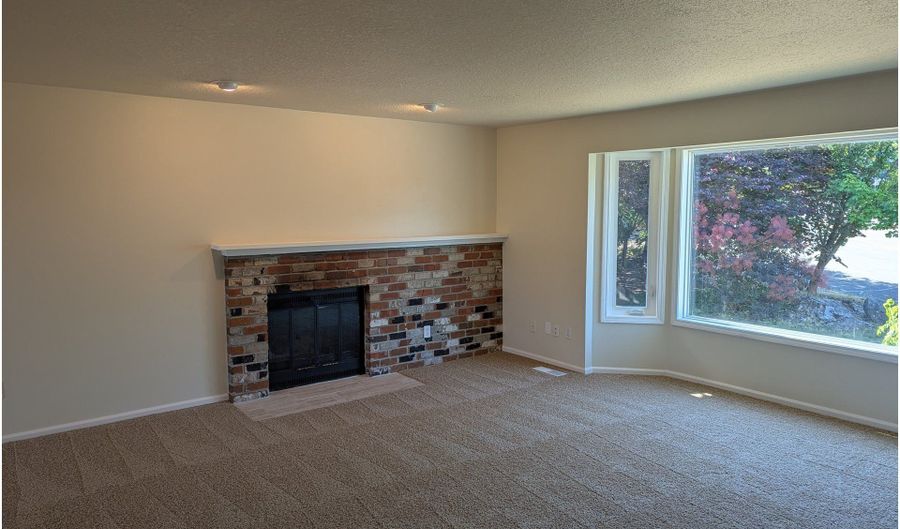 18375 SW ALMONTE Ct, Beaverton, OR 97007 - 4 Beds, 3 Bath