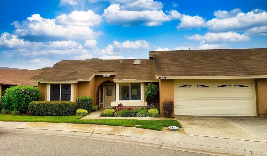 40019 Village 40, Camarillo, CA 93012 - 2 Beds, 2 Bath