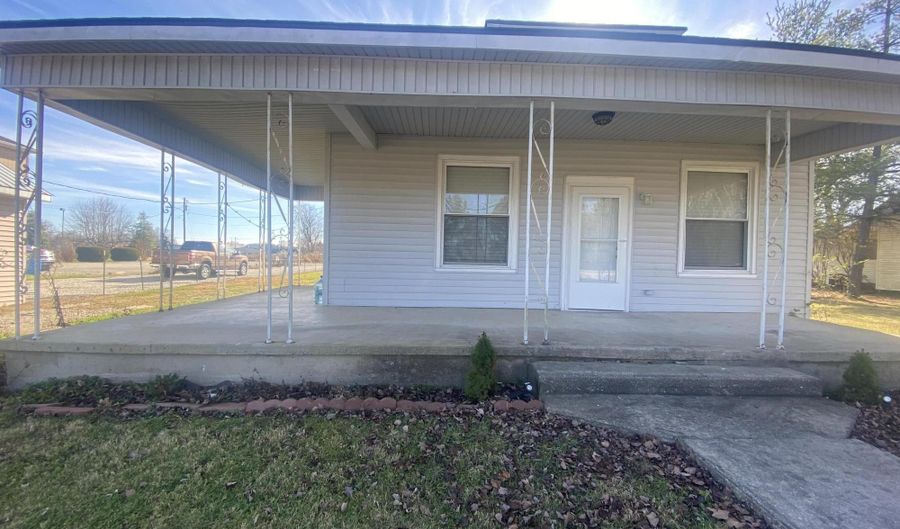 93 Stanford St, Crab Orchard, KY 40419 - 4 Beds, 1 Bath