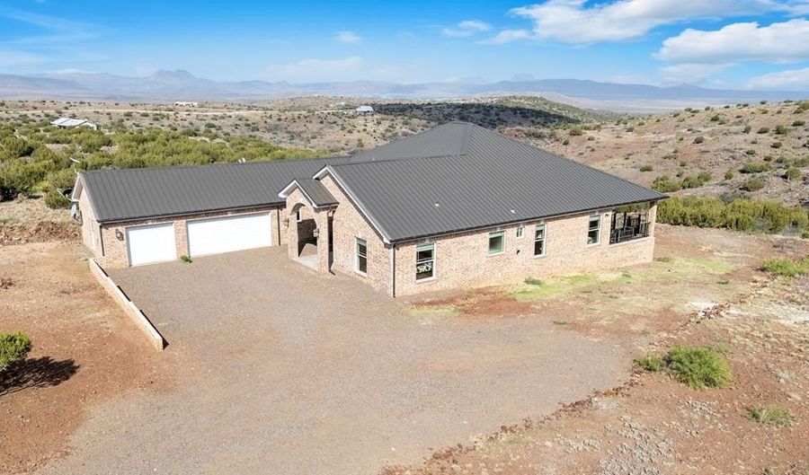 131 High Lonesome, Alpine, TX 79830 - 5 Beds, 3 Bath