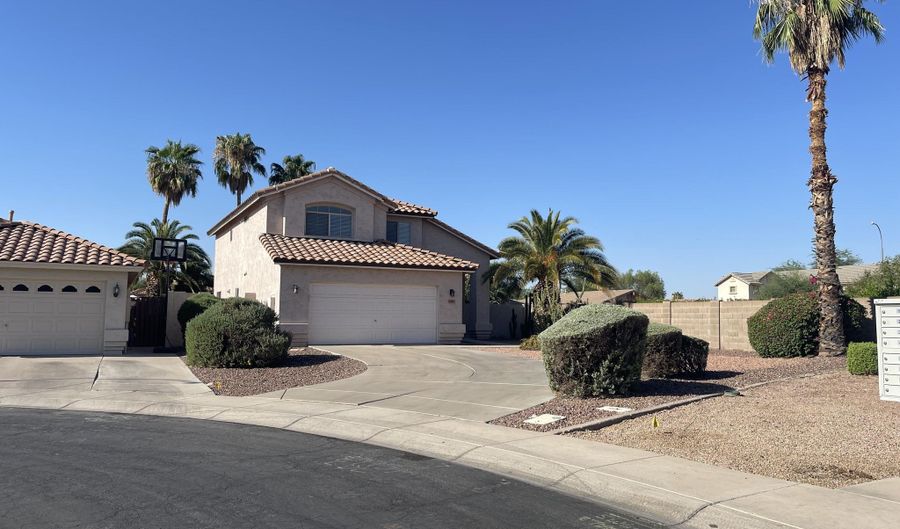 1381 W PELICAN Ct, Chandler, AZ 85286 - 3 Beds, 3 Bath