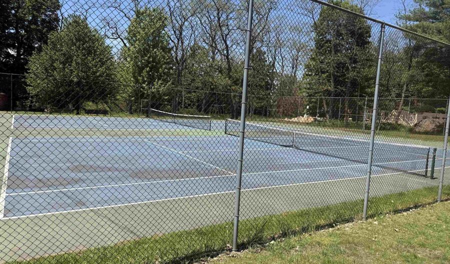 8923 SE Torch Lake Dr, Alden, MI 49612 - 4 Beds, 4 Bath