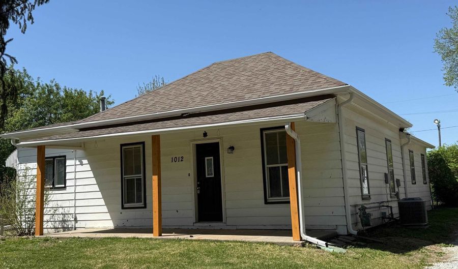 1012 M St, Auburn, NE 68305 - 3 Beds, 2 Bath