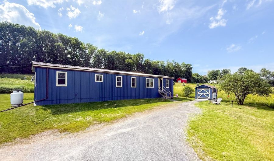 284 Cross Rd, Bradford, VT 05033 - 3 Beds, 1 Bath