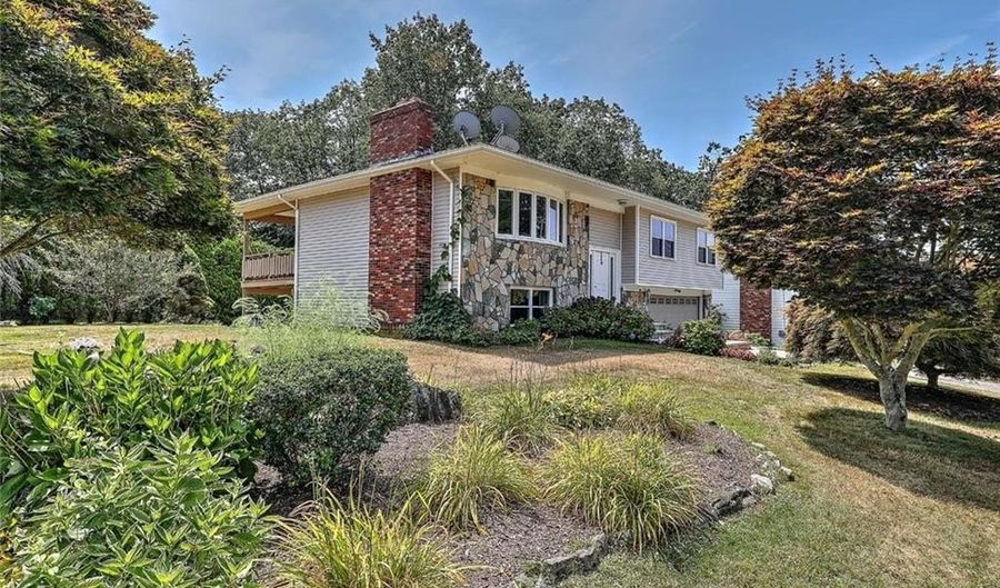18 Sherri Dr, North Providence, RI 02911 - 3 Beds, 3 Bath