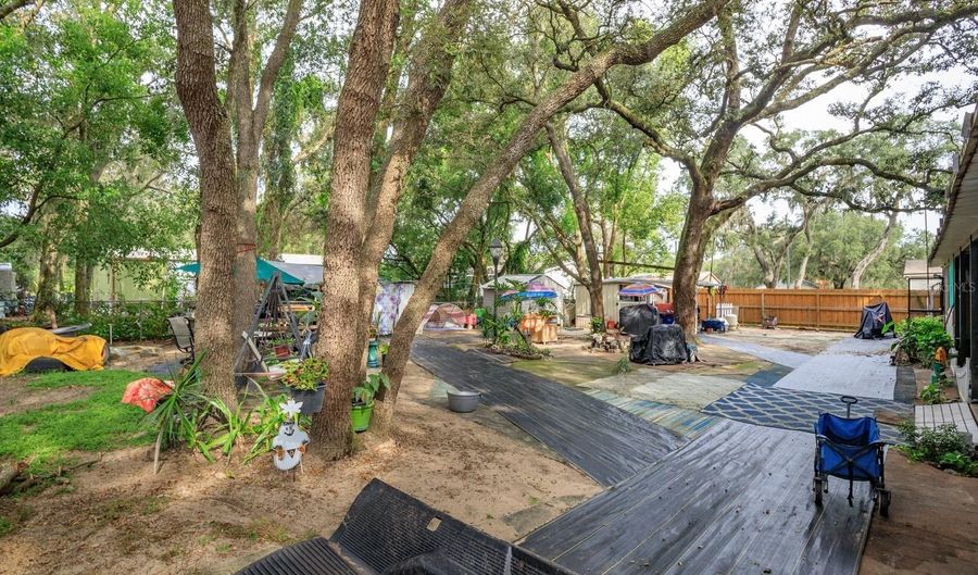 25047 MADISON St, Astatula, FL 34705 - 3 Beds, 2 Bath