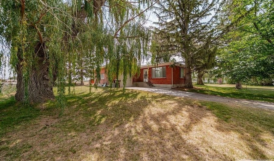 21 S 600 W, Blackfoot, ID 83221 - 4 Beds, 2 Bath