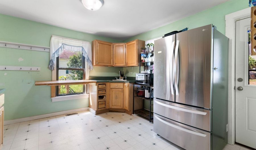 455 S Main St, Brattleboro, VT 05301 - 3 Beds, 1 Bath