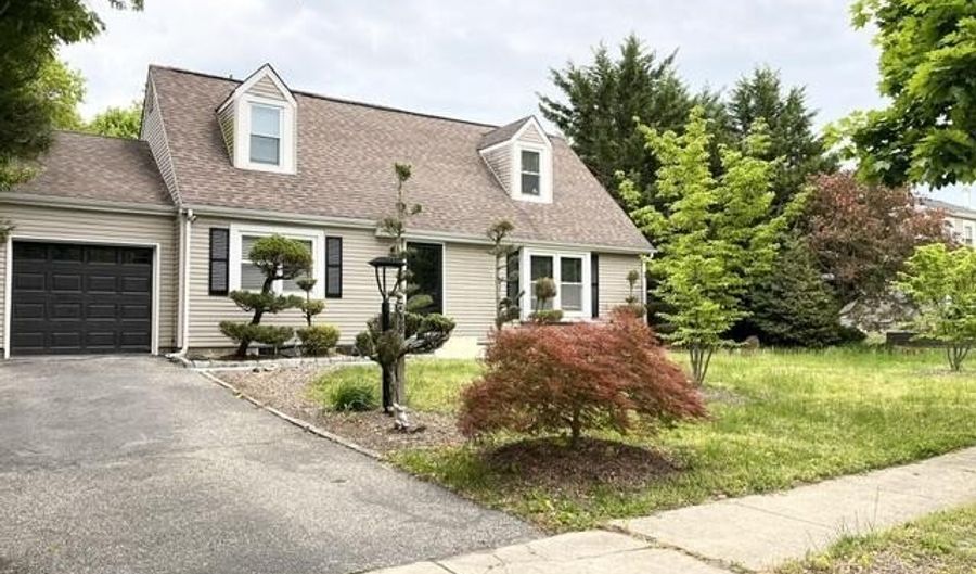 28 Westwood Dr, Bayville, NJ 08721 - 3 Beds, 3 Bath