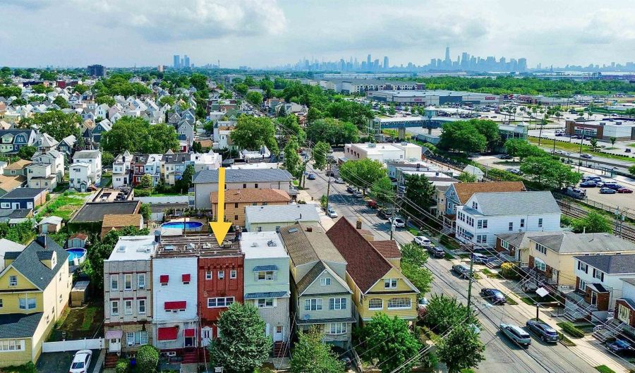 49 E 33RD St, Bayonne, NJ 07002 - 3 Beds, 3 Bath