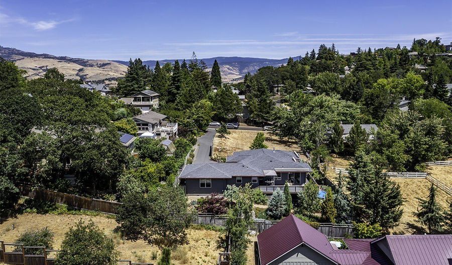 753 Wrights Creek Dr, Ashland, OR 97520 - 3 Beds, 3 Bath