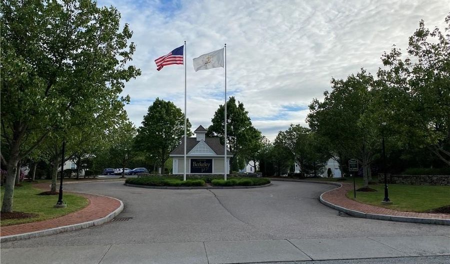500 Mendon Rd 2G, Cumberland, RI 02864 - 2 Beds, 1 Bath