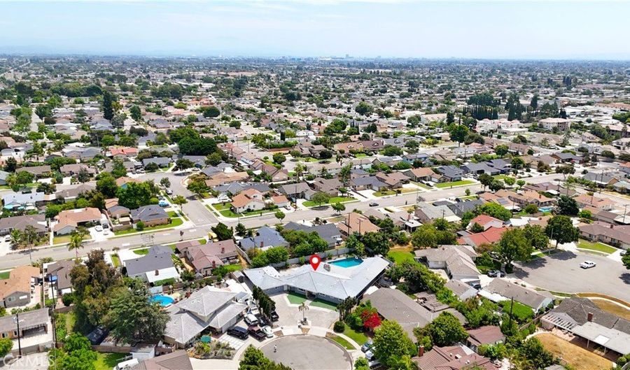 2550 W Rowland Ave, Anaheim, CA 92804 - 6 Beds, 5 Bath