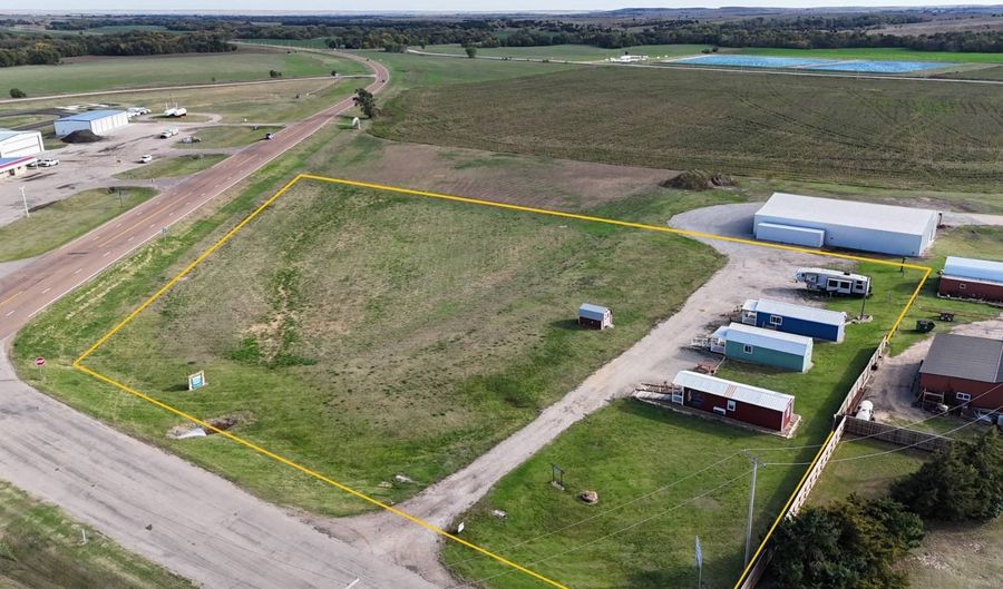 647 E 1st St, Lucas, KS 67648 - 3 Beds, 3 Bath