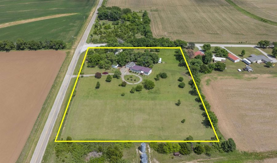 33017 77th Rd, Arkansas City, KS 67005 - 3 Beds, 2 Bath