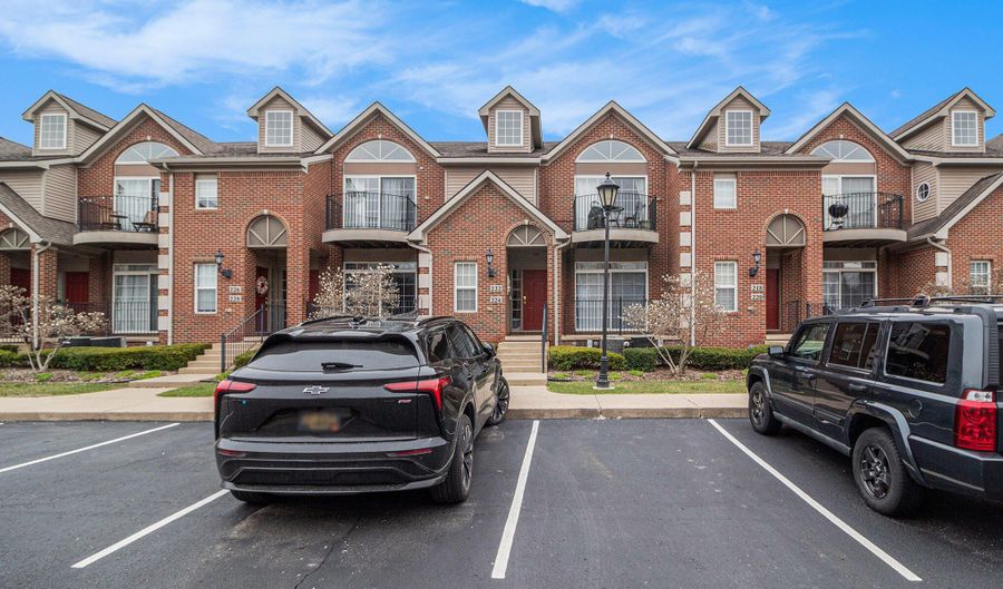 222 W Oakbrook Dr, Ann Arbor, MI 48103 - 2 Beds, 2 Bath