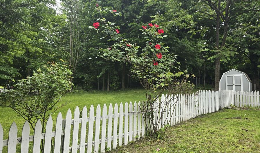 12 Wistar Ct, Darien, CT 06820 - 2 Beds, 1 Bath