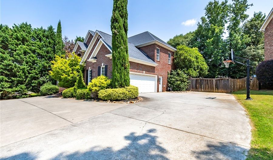 205 Graylyn Dr, Anderson, SC 29621 - 4 Beds, 4 Bath