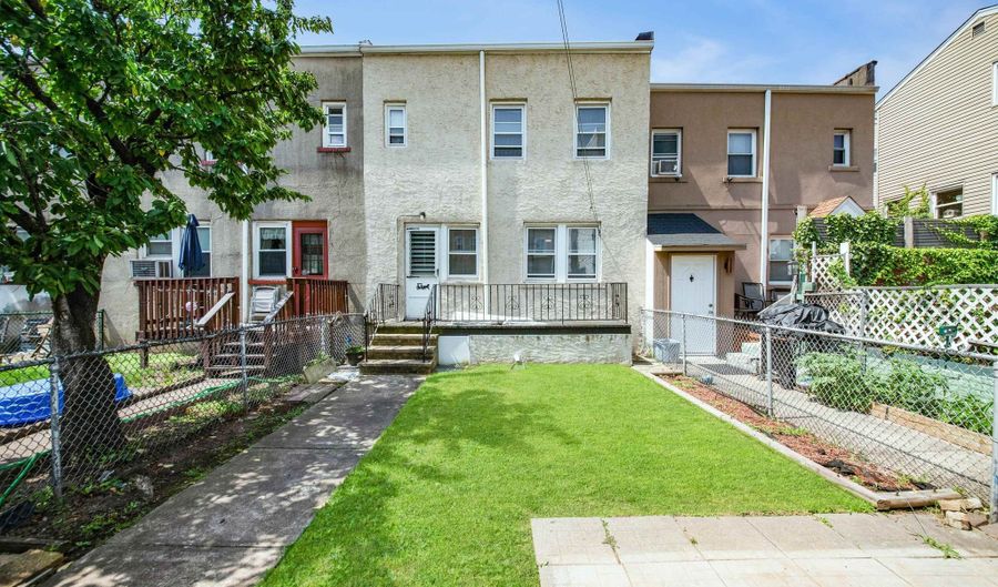 11 VETERANS Ct, Bayonne, NJ 07002 - 2 Beds, 2 Bath