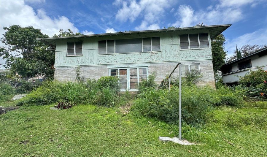 1912 Aupuni St, Honolulu, HI 96817 - 3 Beds, 2 Bath