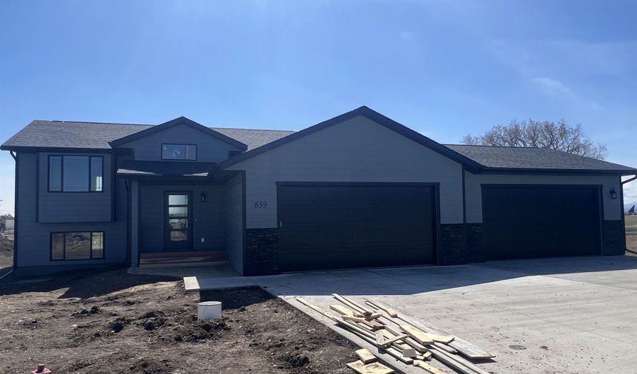 639 Eagle Ct, Box Elder, SD 57719 - 3 Beds, 2 Bath