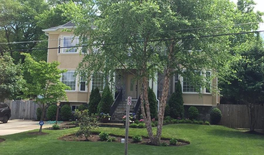 4113 WOODLAND Rd, Annandale, VA 22003 - 6 Beds, 7 Bath