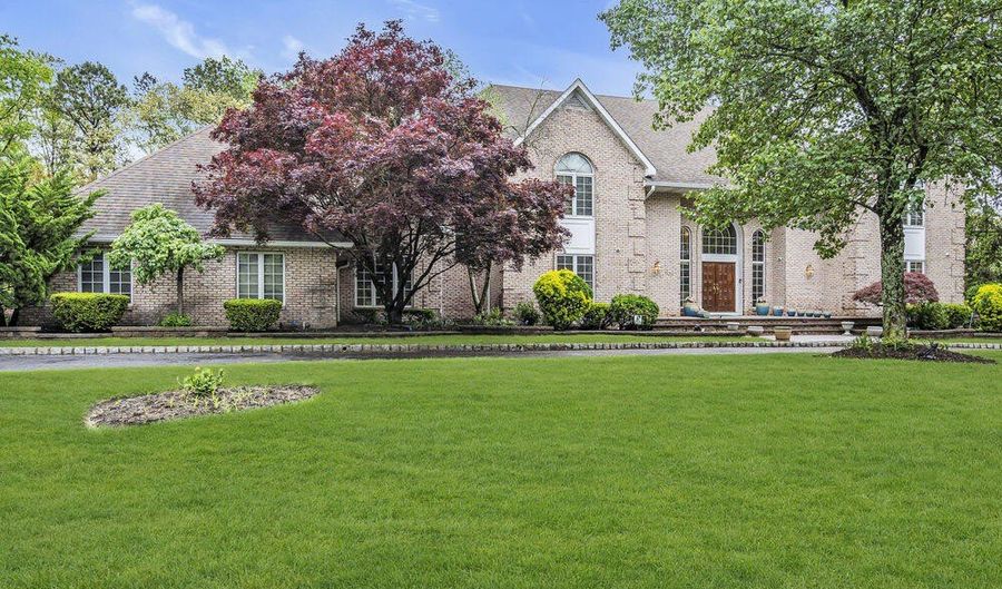 1605 Otter Dr, Toms River, NJ 08755 - 7 Beds, 6 Bath
