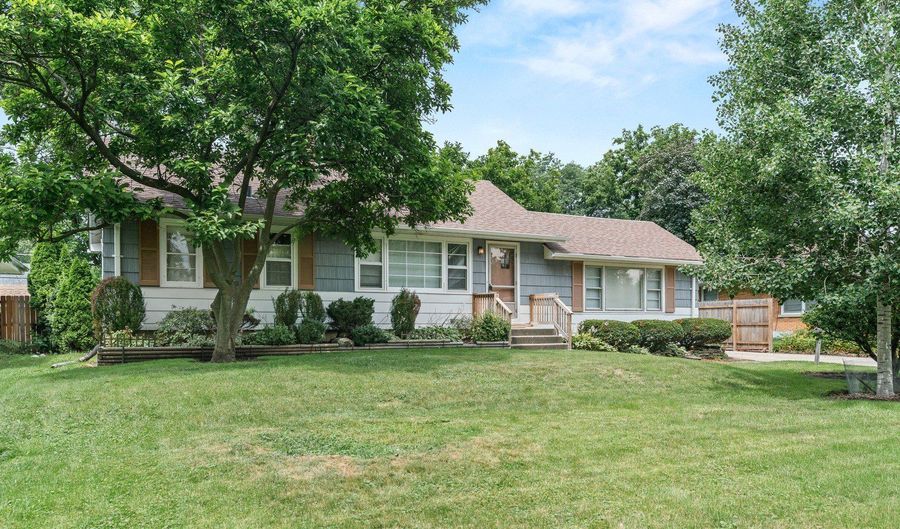 216 S Michigan Ave, Addison, IL 60101 - 3 Beds, 2 Bath