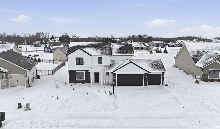 18738 Eisley Cv, Auburn, IN 46706 - 4 Beds, 3 Bath