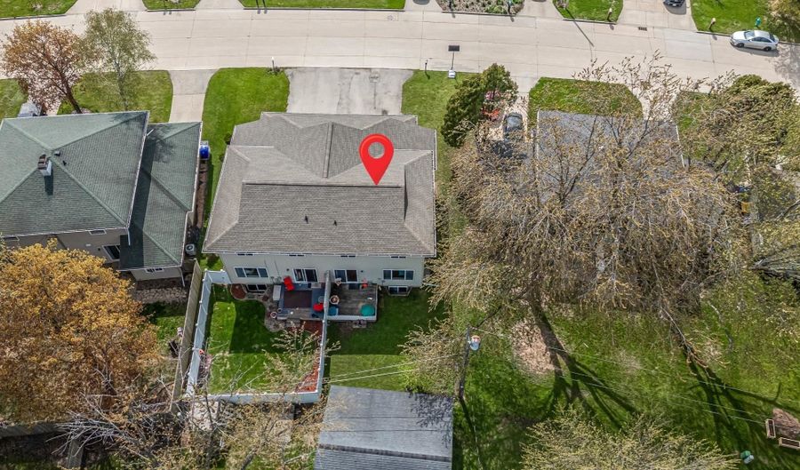 722 N HAWTHORNE Dr, Appleton, WI 54915 - 3 Beds, 2 Bath