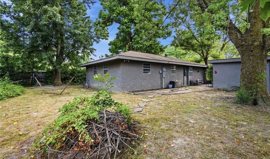825 SE H St, Bentonville, AR 72712 - 3 Beds, 2 Bath