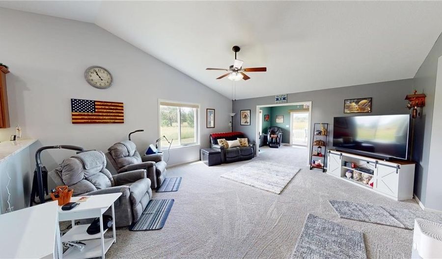 1987 Paradise Rd, Albert Lea, MN 56007 - 2 Beds, 2 Bath