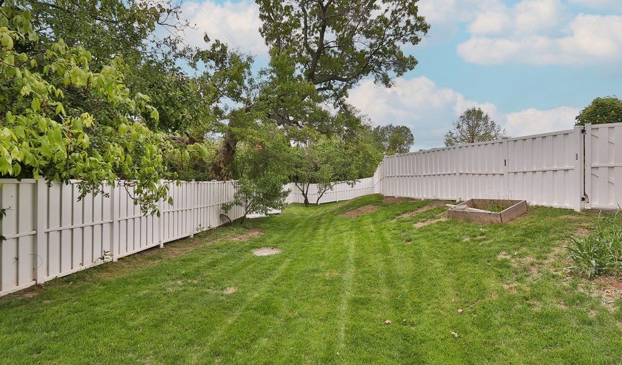 1321 Ivy Ln, Algonquin, IL 60102 - 5 Beds, 6 Bath
