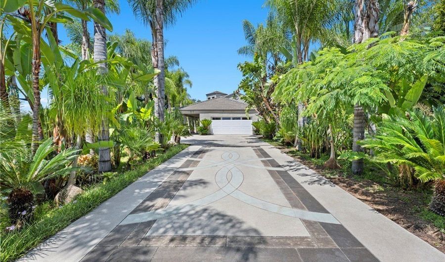210 N Stage Coach Ln, Fallbrook, CA 92028 - 3 Beds, 4 Bath