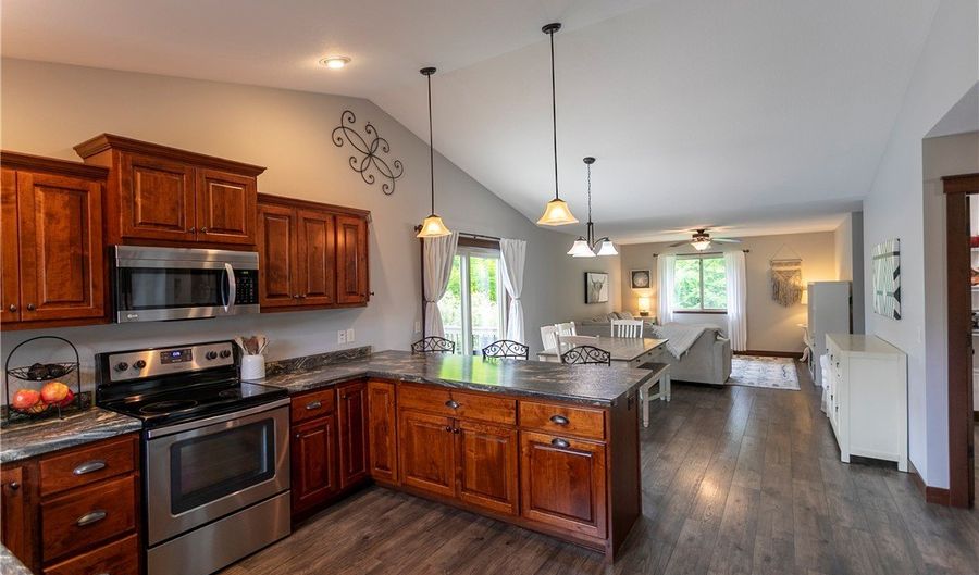 759 Club View Ln, Altoona, WI 54720 - 2 Beds, 3 Bath