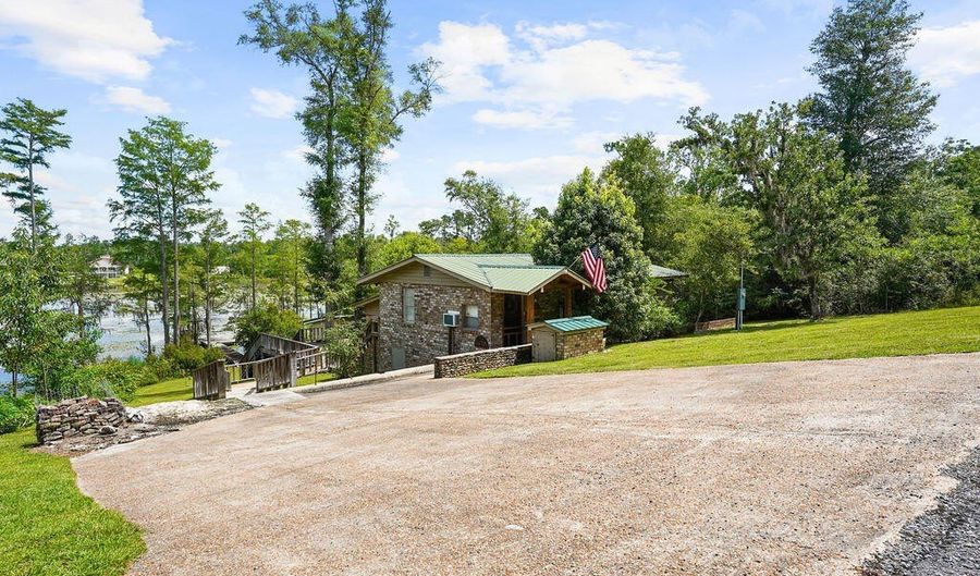 2684 LAKEVIEW Cir, Alford, FL 32420 - 2 Beds, 2 Bath