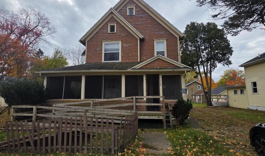 113 W Walnut St, Albion, MI 49224 - 4 Beds, 2 Bath