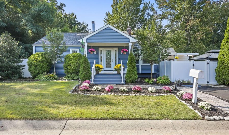 28 W Park Ave, Belford, NJ 07718 - 3 Beds, 2 Bath
