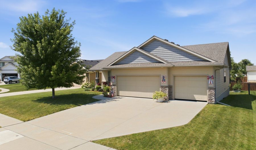 319 31st St SW, Altoona, IA 50009 - 4 Beds, 3 Bath