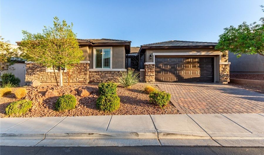 10407 Hemingway Ct, Las Vegas, NV 89149 - 4 Beds, 3 Bath