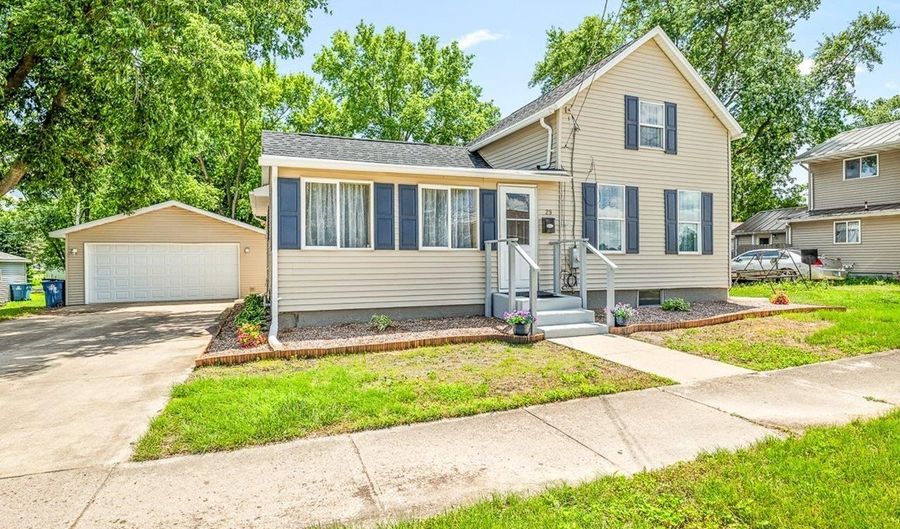 29 W Main St, Amboy, IL 61310 - 3 Beds, 1 Bath