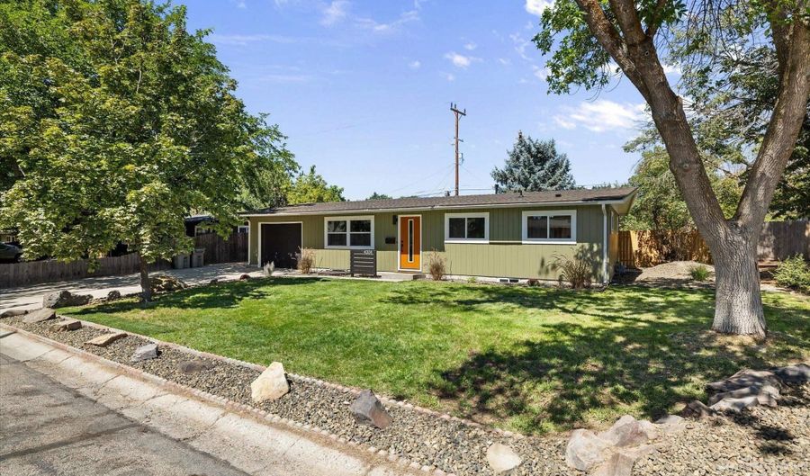 4004 W Pasadena Dr, Boise, ID 83705 - 4 Beds, 3 Bath