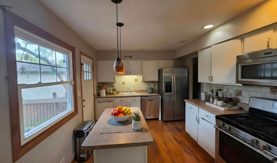 110 E Burr Oak Dr, Arlington Heights, IL 60004 - 4 Beds, 2 Bath