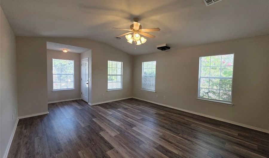 1306 Cresent St, Bentonville, AR 72712 - 3 Beds, 2 Bath