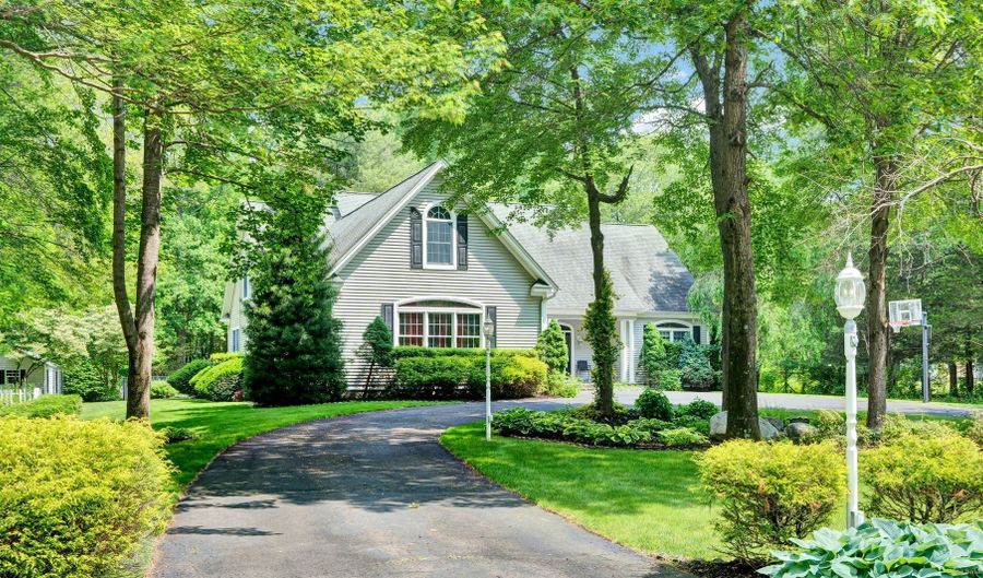 18 Cedar Spring Rd, Burlington, CT 06013 - 5 Beds, 3 Bath