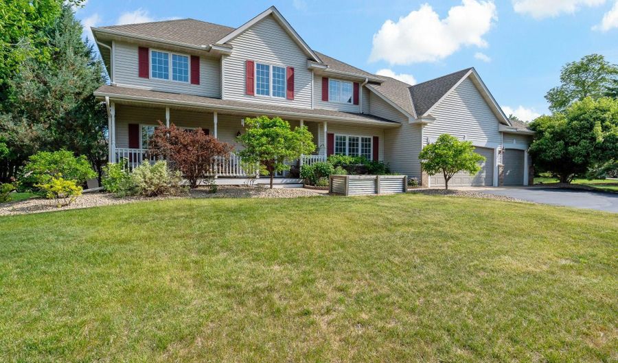 12641 Dutch Ct, Apple Valley, MN 55124 - 4 Beds, 3 Bath