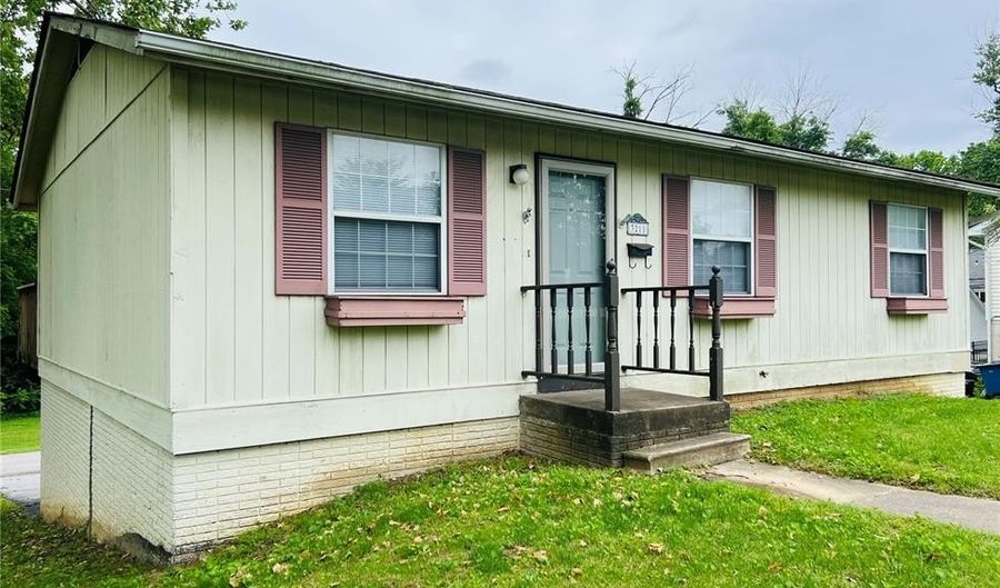 3211 College Ave, Alton, IL 62002 - 3 Beds, 2 Bath